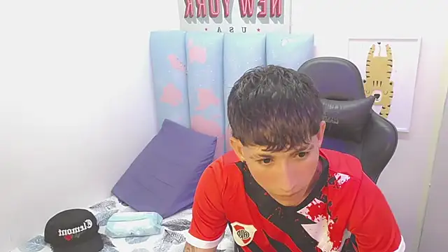 Snapshot of liam_play chatting on May 2026 09:53:01 PM liam play online show from May 2026 09:53:01 PM