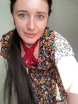 Snapshot of MarionFields chatting on May 2026 01:38:01 PM MarionFields online show from May 2026 01:38:01 PM
