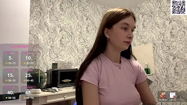 Snapshot of HinaDesire chatting on May 2026 08:50:01 PM HinaDesire online show from May 2026 08:50:01 PM