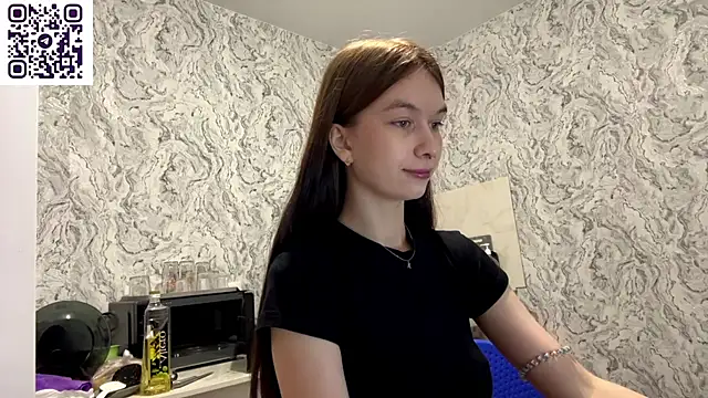 Snapshot of HinaDesire chatting on June 2026 08:24:01 PM HinaDesire online show from June 2026 08:24:01 PM
