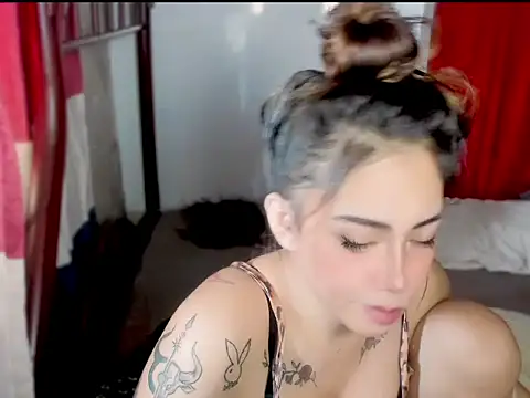 Snapshot of ArianaLore chatting on July 2026 08:21:02 AM ArianaLore online show from July 2026 08:21:02 AM