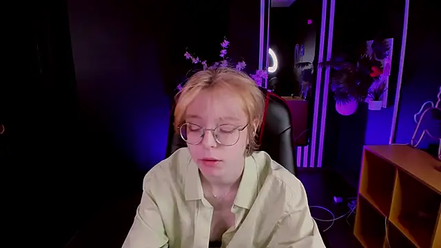 Snapshot of FoxxyyPolly chatting on May 2026 05:35:01 AM FoxxyyPolly online show from May 2026 05:35:01 AM