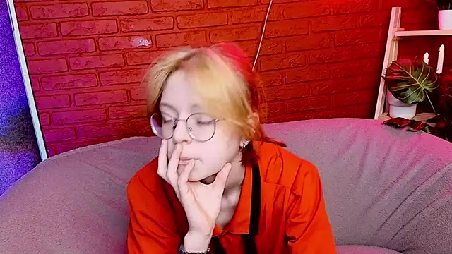 Snapshot of FoxxyyPolly chatting on May 2026 05:25:01 AM FoxxyyPolly online show from May 2026 05:25:01 AM