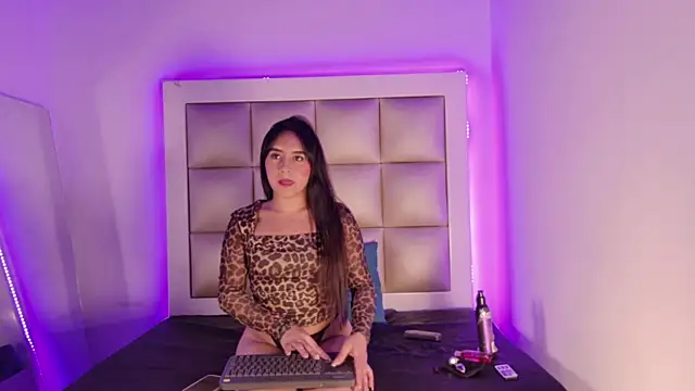juli 06 online show from June 2026 09:20:01 PM