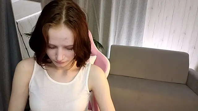 Snapshot of AliceJohansone chatting on May 2026 04:07:02 AM AliceJohansone online show from May 2026 04:07:02 AM
