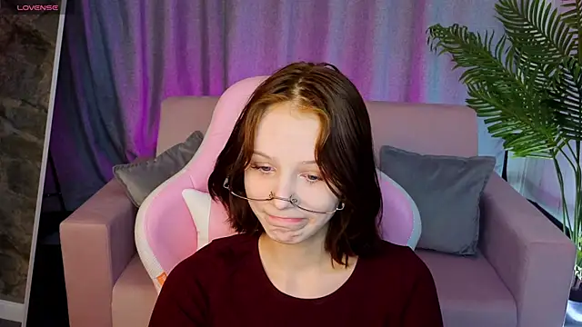 Snapshot of AliceJohansone chatting on May 2026 01:34:01 AM AliceJohansone online show from May 2026 01:34:01 AM