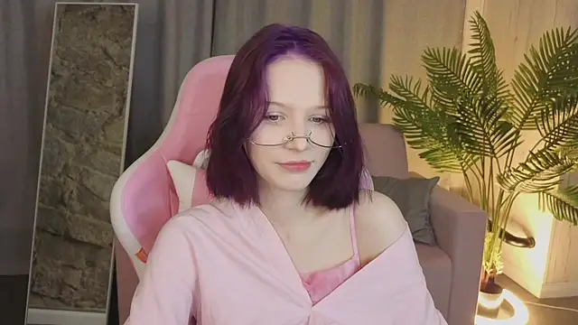 Snapshot of AliceJohansone chatting on May 2026 01:36:02 AM AliceJohansone online show from May 2026 01:36:02 AM