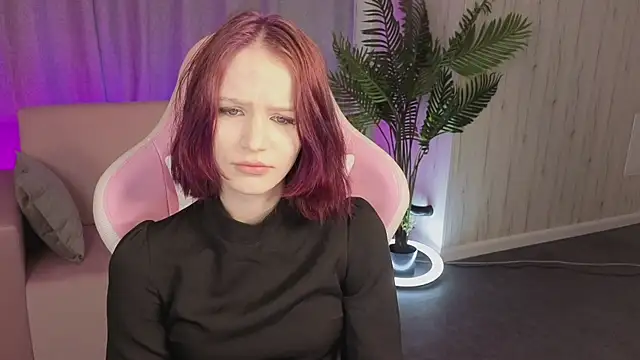 Snapshot of AliceJohansone chatting on June 2026 01:07:02 AM AliceJohansone online show from June 2026 01:07:02 AM