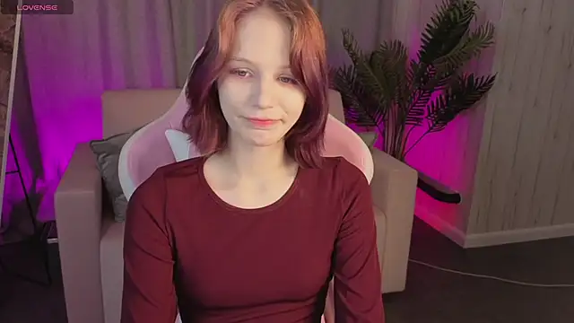 Snapshot of AliceJohansone chatting on June 2026 01:34:02 AM AliceJohansone online show from June 2026 01:34:02 AM