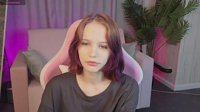 Snapshot of AliceJohansone chatting on June 2026 01:00:01 AM AliceJohansone online show from June 2026 01:00:01 AM