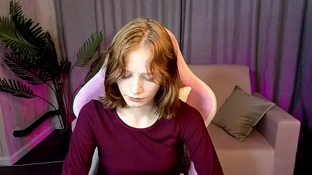 Snapshot of AliceJohansone chatting on June 2026 01:34:01 AM AliceJohansone online show from June 2026 01:34:01 AM