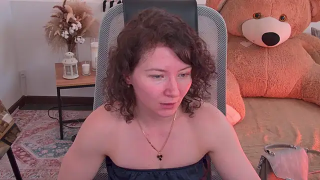 AureliaGleam online show from May 2026 05:03:02 AM