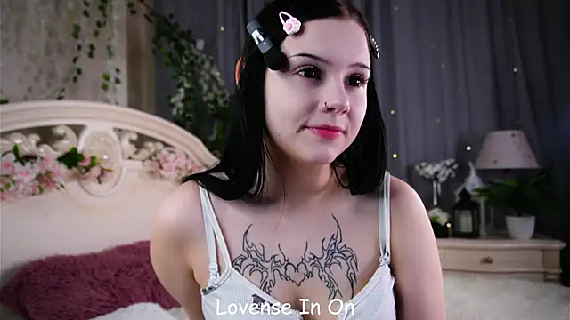 Snapshot of MelaineCore chatting on June 2026 03:18:01 PM MelaineCore online show from June 2026 03:18:01 PM