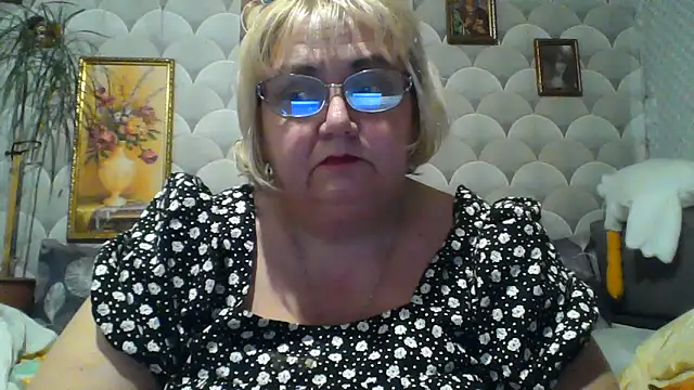 MarinaFarina53 online show from June 2026 06:43:02 PM