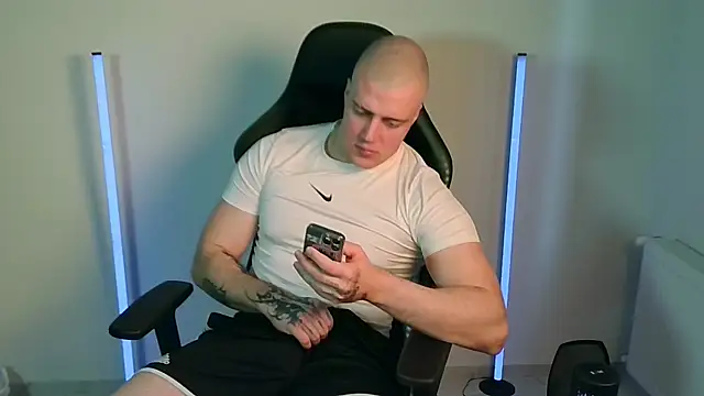 Snapshot of Bigbaald chatting on May 2026 07:35:02 AM Bigbaald online show from May 2026 07:35:02 AM