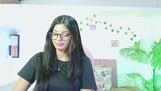 Snapshot of isabel_space chatting on May 2026 01:09:02 PM isabel space online show from May 2026 01:09:02 PM