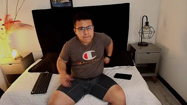 ThiiagoSaenz online show from May 2026 12:54:02 PM