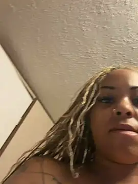 Missprettythang online show from May 2026 05:21:02 PM