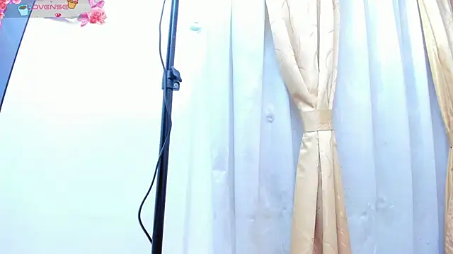 Snapshot of mia18___ chatting on May 2026 09:21:01 PM mia18 online show from May 2026 09:21:01 PM