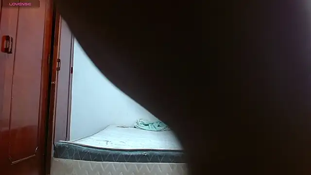 Aurora-Vixen69 online show from May 2026 08:19:01 AM