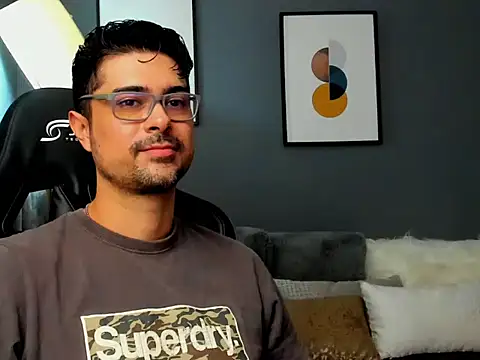Snapshot of ZEI-001 chatting on May 2026 01:57:16 AM ZEI-001 online show from May 2026 01:57:16 AM