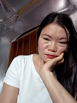 Snapshot of -Trici- chatting on May 2026 07:32:02 PM -Trici- online show from May 2026 07:32:02 PM