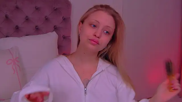 Snapshot of DorissHilton chatting on June 2026 06:03:01 PM DorissHilton online show from June 2026 06:03:01 PM