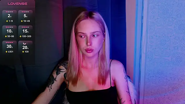 Snapshot of MichelleVelour chatting on May 2026 05:09:01 PM MichelleVelour online show from May 2026 05:09:01 PM