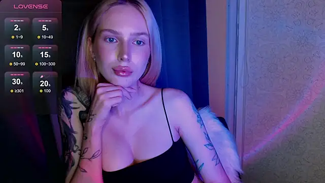 Snapshot of MichelleVelour chatting on May 2026 05:08:01 PM MichelleVelour online show from May 2026 05:08:01 PM