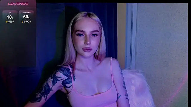 Snapshot of MichelleVelour chatting on June 2026 05:07:01 PM MichelleVelour online show from June 2026 05:07:01 PM