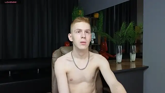 Snapshot of Tommy_CrashXXX chatting on May 2026 12:46:01 PM Tommy CrashXXX online show from May 2026 12:46:01 PM