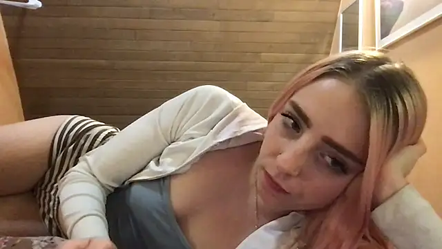 Roxybluee online show from June 2026 01:51:02 AM