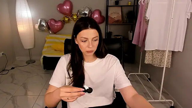 Snapshot of Lilian_Iris chatting on May 2026 01:28:01 PM Lilian Iris online show from May 2026 01:28:01 PM