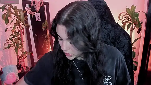 Snapshot of MissCharlottte_18 chatting on June 2026 03:20:02 AM MissCharlottte 18 online show from June 2026 03:20:02 AM