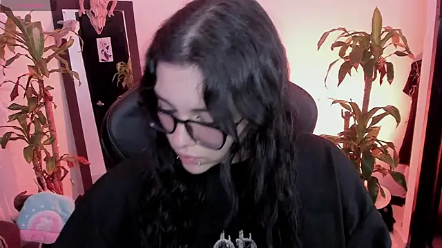 Snapshot of MissCharlottte_18 chatting on June 2026 04:33:02 AM MissCharlottte 18 online show from June 2026 04:33:02 AM