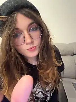 cutypiefull online show from May 2026 12:18:01 AM