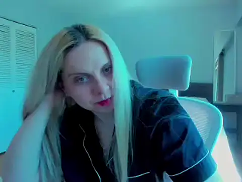 Snapshot of Laviora chatting on May 2026 11:39:01 PM Laviora online show from May 2026 11:39:01 PM