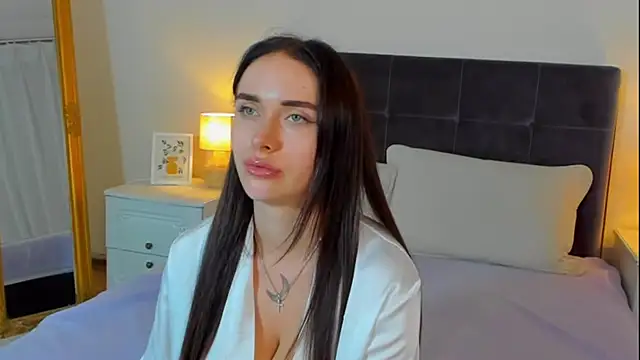 Snapshot of KellyWhites chatting on June 2026 05:41:02 AM KellyWhites online show from June 2026 05:41:02 AM