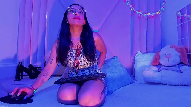 Snapshot of Feetfeticheh chatting on May 2026 01:32:02 PM Feetfeticheh online show from May 2026 01:32:02 PM