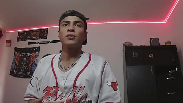 Snapshot of Fenix_hardcock chatting on May 2026 03:53:02 PM Fenix hardcock online show from May 2026 03:53:02 PM