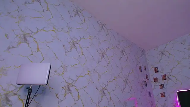 cinniaa  online show from June 2026 08:57:02 PM