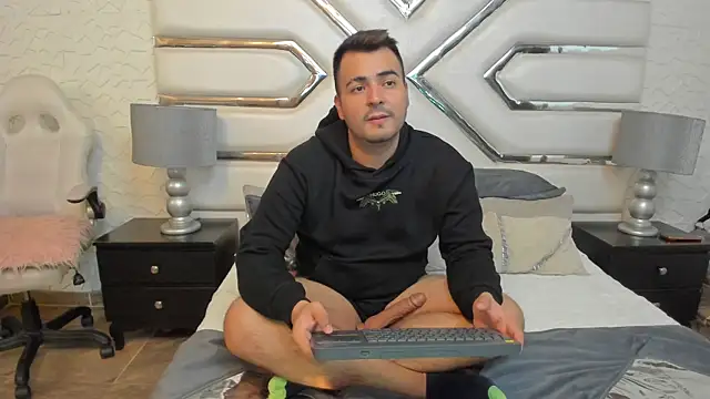 MaximooFerrer online show from May 2026 05:49:01 AM