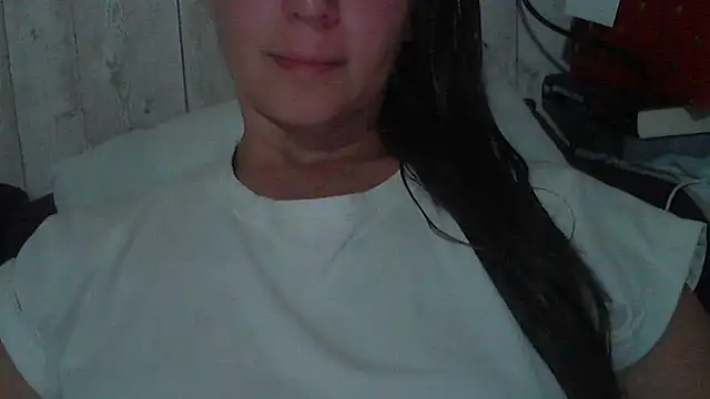 Snapshot of Bella--White chatting on June 2026 04:00:02 PM Bella--White online show from June 2026 04:00:02 PM