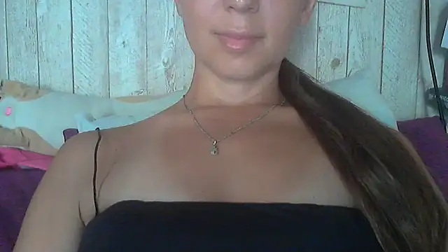 Snapshot of Bella--White chatting on June 2026 01:48:02 PM Bella--White online show from June 2026 01:48:02 PM