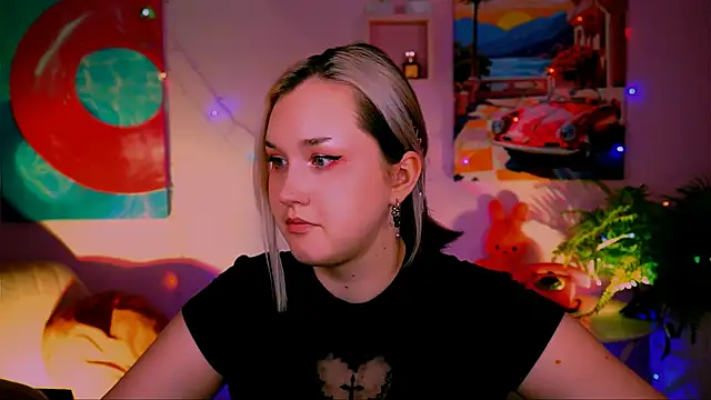 Snapshot of ViolettWoods chatting on May 2026 08:20:01 AM ViolettWoods online show from May 2026 08:20:01 AM