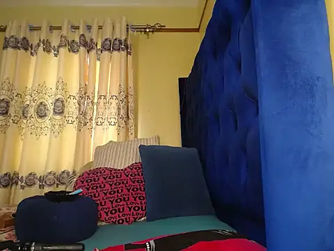 Snapshot of Petitebaibe23 chatting on June 2026 09:11:01 AM Petitebaibe23 online show from June 2026 09:11:01 AM
