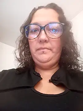 -Saraqueen-- online show from May 2026 04:02:02 PM