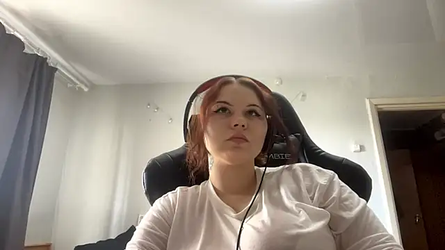 Snapshot of Redhair_girl chatting on May 2026 01:07:01 PM Redhair girl online show from May 2026 01:07:01 PM