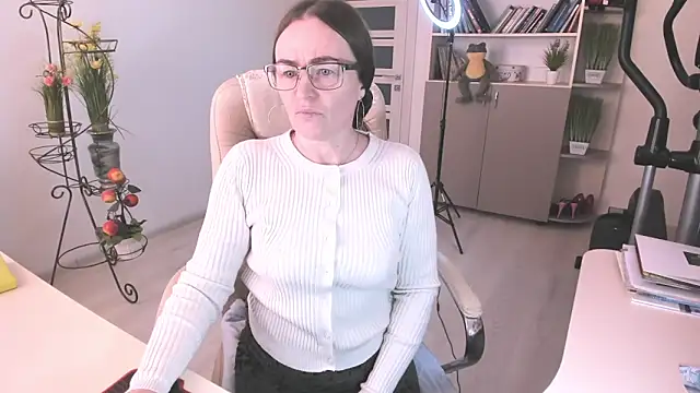 Vika73 online show from February 2026 06:23:02 AM