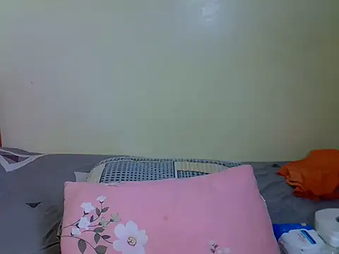 Snapshot of Pearl_petite chatting on June 2026 07:57:02 PM Pearl petite online show from June 2026 07:57:02 PM